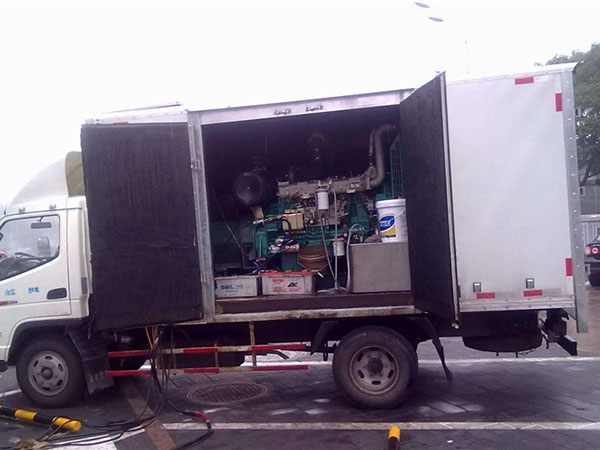 300KW发电车机组